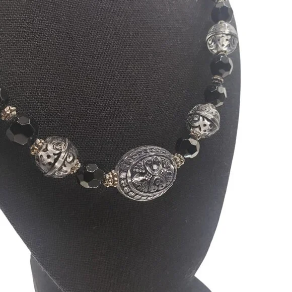 Vintage Black and Silver Fashion Necklace - Picture 10 of 10